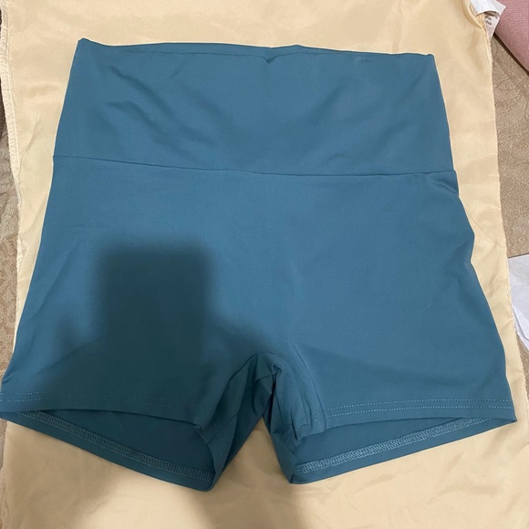 Brand New Hogh Waist Shorts - Picture 2 of 2